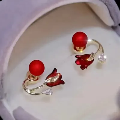 Elegantni uhani z rdečimi cvetovi